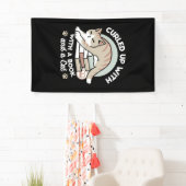 Boekenliefhebber Kattenillustratie - Opgerold & Ge Spandoek (Insitu)