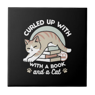 Boekenliefhebber Kattenillustratie - Opgerold & Ge Tegeltje