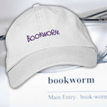 Boekenliefhebbers Boekenworm geborduurd Twill Pet<br><div class="desc">Boekenwurmen, verheug je! Dit pet is voor jou. · Chino twill constructie voor duurzaamheid en comfort · Voorgekromde snavel en verstelbare doek riem voor een perfecte pasvorm · Antiek messing gesp sluiting met tuck-in grommet Als je het type persoon die altijd een boek in de hand, dit "Bookworm" pet is...</div>