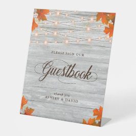 Boekensteun met rustieke houten herfstbladeren en reclamebord met voetstuk