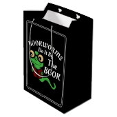 Boekenwurm Humor Zwart Custom Medium Cadeauzakje (Achterkant Gekanteld)
