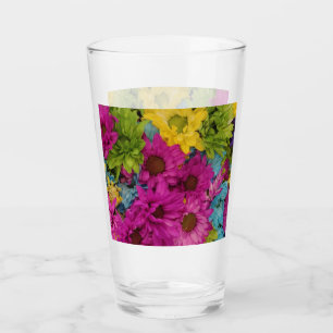 Boeket van kleurrijke madeliefjes glas