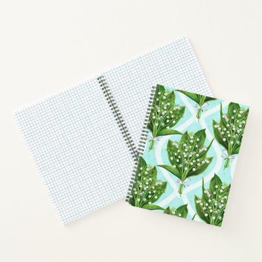 Boeket van lelie van de vallei bloemen op blauw notitieboek (Binnen)