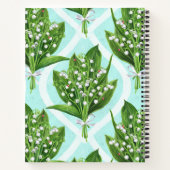 Boeket van lelie van de vallei bloemen op blauw notitieboek (Achterkant)