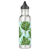 Boeket van lelie van de vallei bloemen op blauw waterfles  (Links)