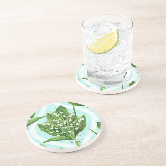 Boeket van lelie van de vallei bloemen op blauw zandsteen onderzetter (Zijkant)