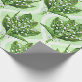 Boeket van lelie van de vallei bloemen op groen cadeaupapier (Hoek)