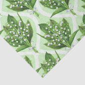 Boeket van lelie van de vallei bloemen op groen tissuepapier (Detail)
