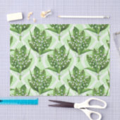 Boeket van lelie van de vallei bloemen op groen tissuepapier (Craft)