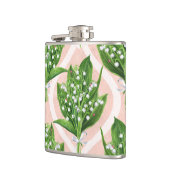 Boeket van lelie van de vallei bloemen op roze heupfles (Links)