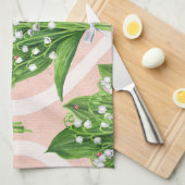 Boeket van lelie van de vallei bloemen op roze theedoek (Quarter Fold)