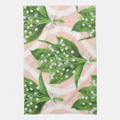 Boeket van lelie van de vallei bloemen op roze theedoek (Verticaal)