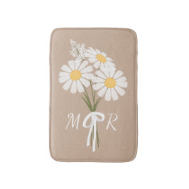 Boeket witte madeliefjes met monogram op beige badmat