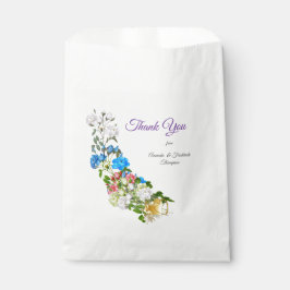 Boeketten van meerkleurige Rozen op zijden texture Bedankzakje