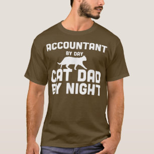 Boekhoudkundige bij dag kat papa bij nacht t-shirt