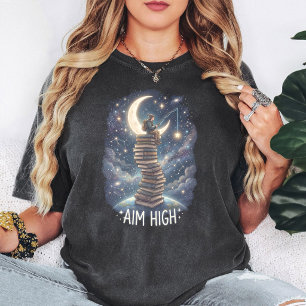 Boekliefhebber in de ruimte vist met hoog doel t-shirt
