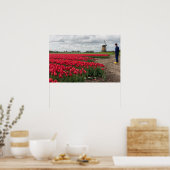 Boer inspecteert zijn tulpen en molen poster (Keuken)