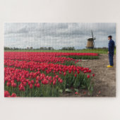 Boer inspecteert zijn tulpen en windmolen legpuzzel (Horizontaal)