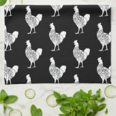 boer kippenvlees snijdt kleine stukjes theedoek (Gevouwen)