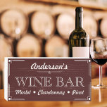 Boerderij Bourgondië & Witte Signature Wijnbar Houten Kist Print<br><div class="desc">Introductie van mijn charmante,  replica  wijnbarbord. Personaliseer het en maak het uniek van u! Het maakt ook een attent en onvergetelijk cadeau voor elke wijnliefhebber en brengt de charme van de wijngaarden direct in huis.</div>