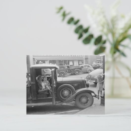 Boerderij Children Visiting Town, 1941 Briefkaart (Staand voorkant)