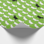 Boerderij dierlijke schapen zwarte en witte groene cadeaupapier (Hoek)