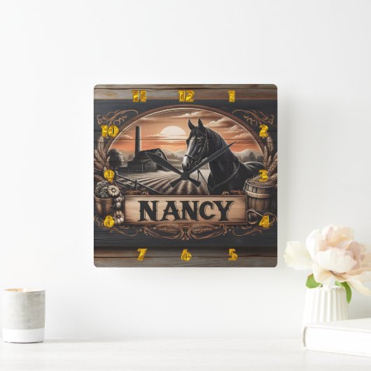 Boerderij- en paardenscène met naamplaat bij zonso vierkante klok (Huis)