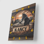 Boerderij- en paardenscène met naamplaat bij zonso vierkante klok (Hoek)