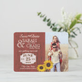 Boerderij hout en zonnebloem foto save the date (Staand voorkant)