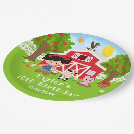 Boerderij Rode Schuur Zwarte Haar Meisje Verjaarda Papieren Bordje (Gekanteld)