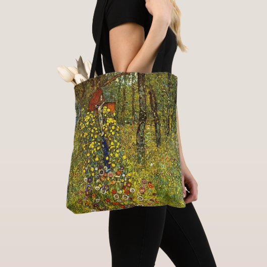 Boerderij tuin met Crucifix door Gustav Klimt Tote Bag (Dichtbij)