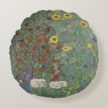 Boerderij tuin met zonnebloemen door Gustav Klimt Rond Kussen<br><div class="desc">Breng de schoonheid van het beroemde schilderij van Gustav Klimt naar je huis met onze Boerderij tuin met zonnebloemen kussen. Met verbluffend ingewikkelde details en levendige kleuren is deze kussen de perfecte aanvulling op elke woonruimte. De afdruk van hoge kwaliteit legt de essentie van de illustratie vast en het ontwerp...</div>