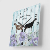 Boerderij van gepersonaliseerde blauwe vlinderse m vierkante klok (Hoek)