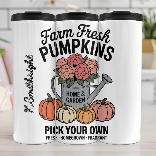 Boerderij verse pompoenen die u kunt plukken thermosbeker