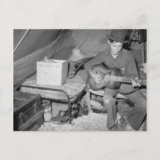 Boerderij Worker Plays Guitar, 1939 Briefkaart (Voorkant)