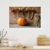 Boerenmuseum. Pompoen in schuur met hooivaal Poster (Keuken)