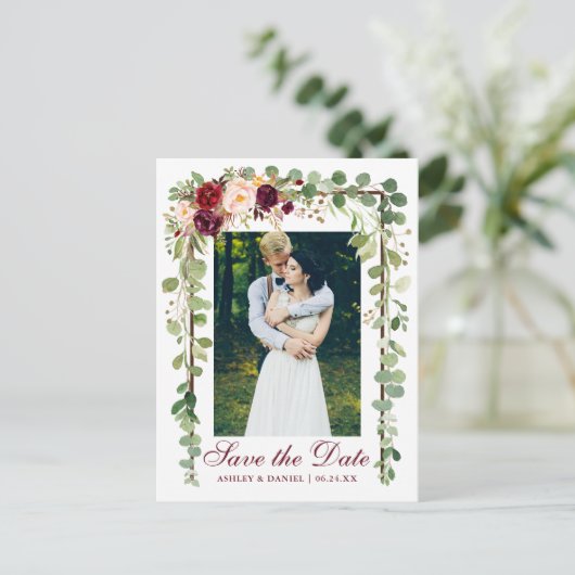 Bogundy Floral Botanical Green redt de datum Aankondigingskaart (Staand voorkant)