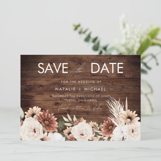 Boheemse Bloemrijke Rustieke Houten Bruiloft Save The Date (Staand voorkant)