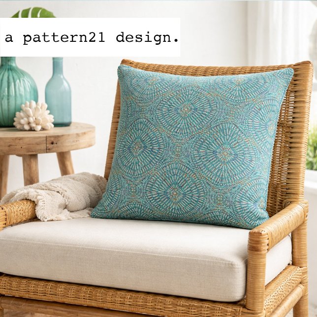 Bohemian blues pattern kussen (Teal mandala pillow brings relaxed island boho style to bright coastal living spaces.)
