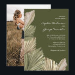Bohemian Palm Leaves Wedding Invitation met foto Kaart<br><div class="desc">Deze mooie trouwuitnodiging is de perfecte manier om al je vrienden en familie uit te nodigen voor je trouwfeest! Bewerk eenvoudig alle informatie om een unieke trouwuitnodiging te creëer. Voeg een foto aan de rug toe! Bekijk het hele collectie voor meer overeenkomende objecten!</div>