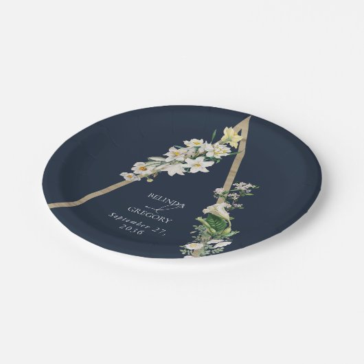 Bohemian Wood Pyramid Wit Bloemen Blauw Bruiloft Papieren Bordje (Gekanteld)