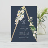 Bohemian Wood Pyramid Wit Bloemen Blauw Bruiloft Save The Date (Staand voorkant)