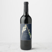 Bohemian Wood Pyramid Wit Bloemen Blauw Bruiloft Wijn Etiket (Voorkant)