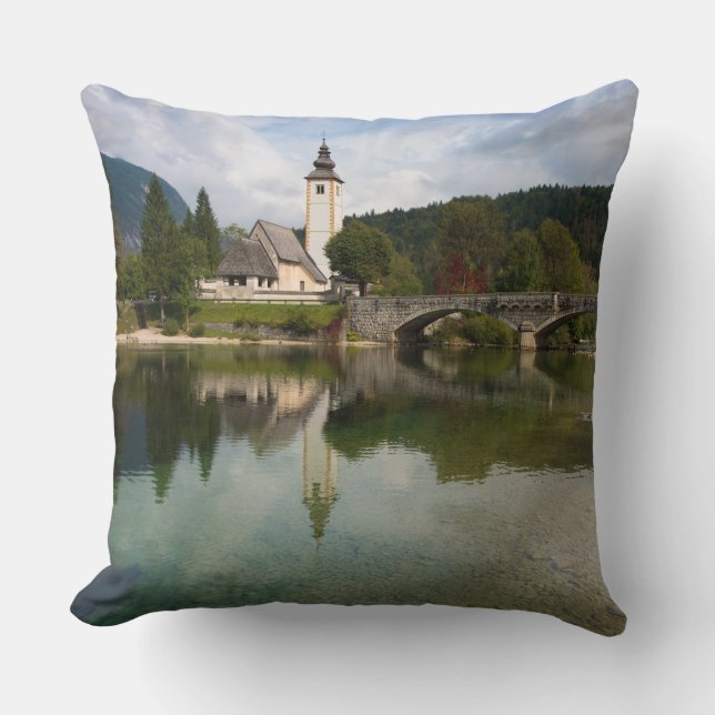 Bohinj-meer met kerk in Slovenië werpt kussen op (Voorkant)