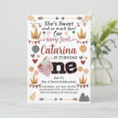 Boho Aardbei 1e verjaardag, EDITABLE Berry Sweet Kaart (Staand voorkant)