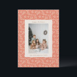 Boho Aardse Botanische Grens Custom Photo Feestdagenkaart<br><div class="desc">Vier het seizoen met deze charmante rustieke vakantiefotokaart,  met een delicaat bloemmotief en een tijdloos lijst voor uw familie-afbeelding. Perfect voor het verzenden van warme wensen aan geliefden,  deze gepersonaliseerde kaart brengt een gezellige,  feestelijke touch aan uw vakantie groeten.</div>