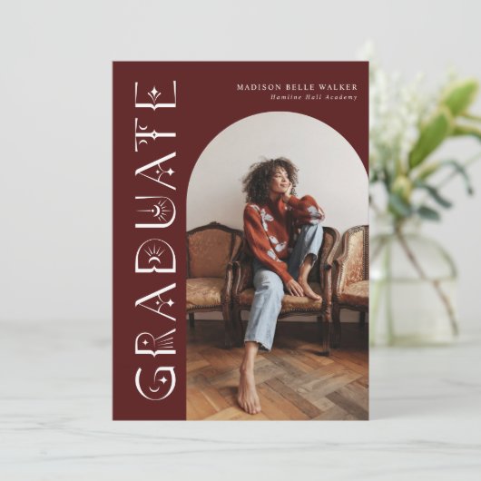 Boho Afstuderen Maroon Afstuderen Aankondiging (Staand voorkant)