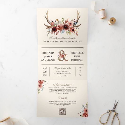 Boho Antlers Terracotta Floral QR Code Weddenschap Drieluik Uitnodiging (Binnen)