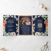Boho Arch Aardse Bloem Navyblauw QR Code Bruiloft Drieluik Uitnodiging (Binnen)