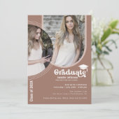Boho Arch Chic Afstuderen Earth tones nodigen Feestdagenkaart (Staand voorkant)
